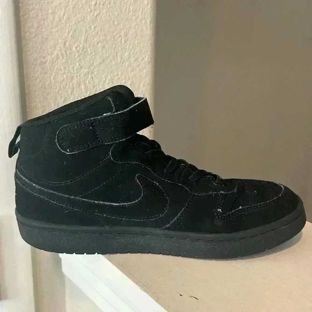 Nike Boys Kids Court Borough Black Mid 2 Basketball Shoes CW5868-001 Size 2.5Y - Picture 5 of 9